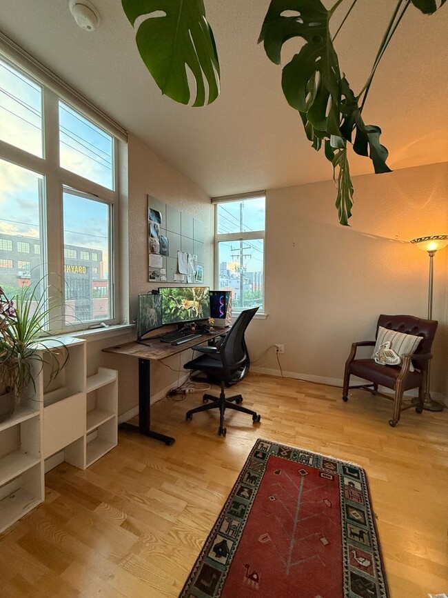 Building Photo - Sunny 3rd floor RiNo Corner Unit Condo- Gr...