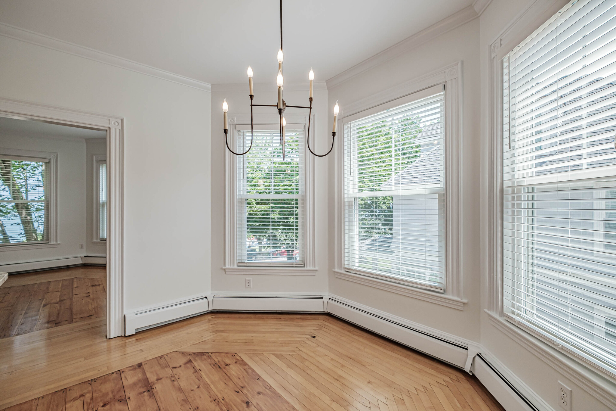 Dining Area - 218 Eastern Promenade