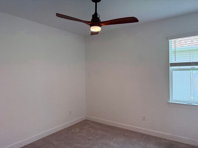 Building Photo - 5 Bedroom 4 Bath W/Office & 3-Car Garage (...