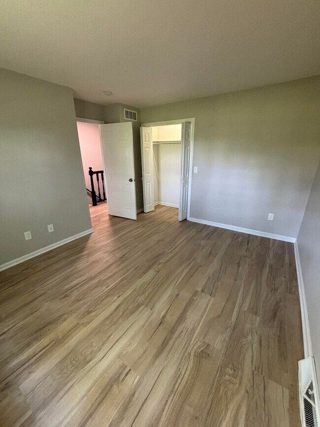 Building Photo - 3 Bedroom Townhome in Emmaus