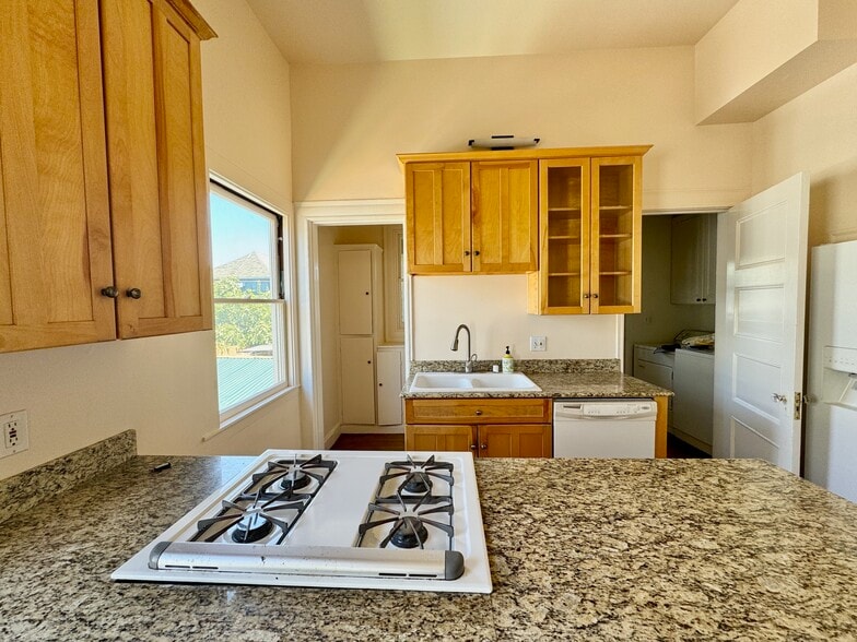 Kitchen - 1910 Union St