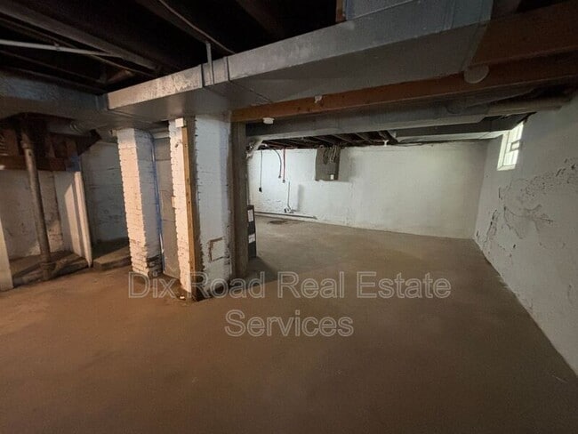 Building Photo - 217 Fernwood Ave