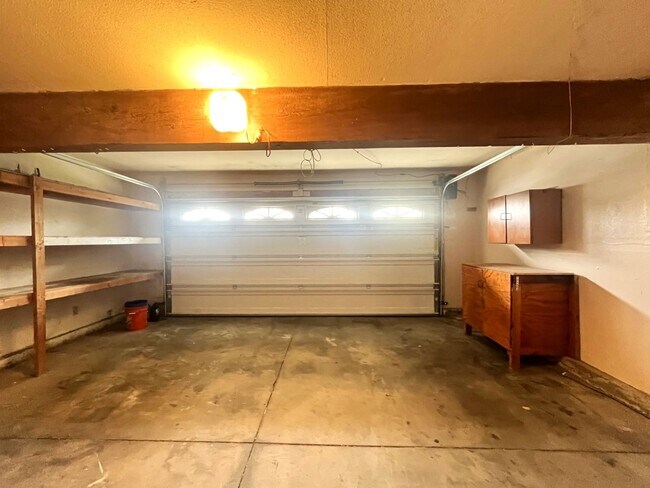 Building Photo - 3 bed, 2.5 bath located in Corona, CA!