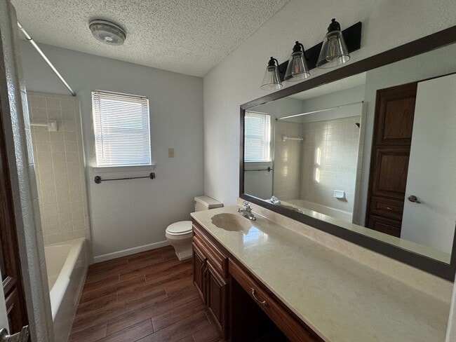 Building Photo - 807 Bass Cir