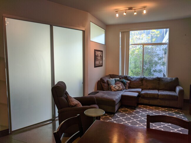 Living - 435 W Center Street Promenade St