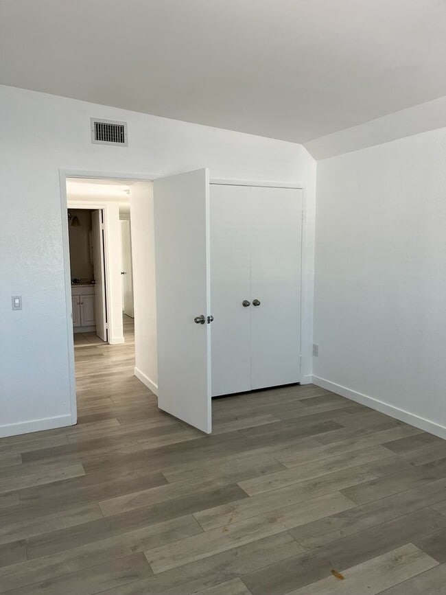 Building Photo - Conveniently located home featuring 2 main bedrooms!