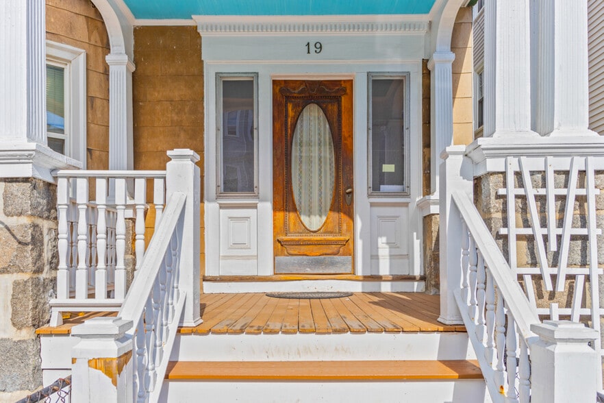 Building Photo - 19 Taft St