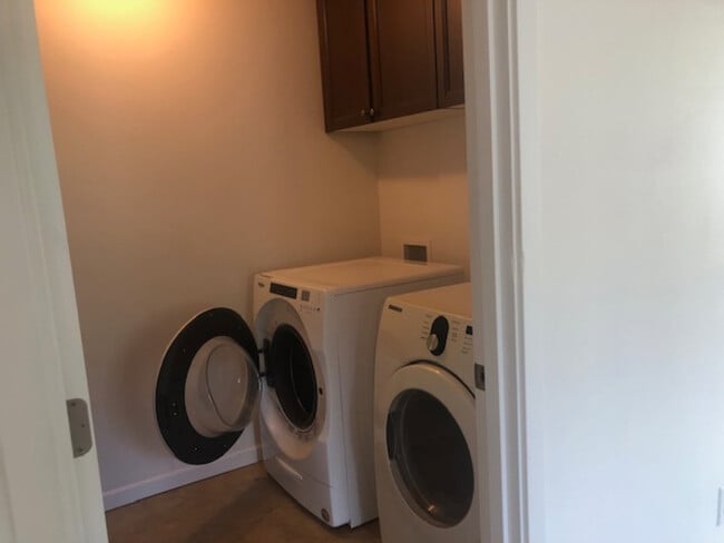 Building Photo - 6748 OR-66