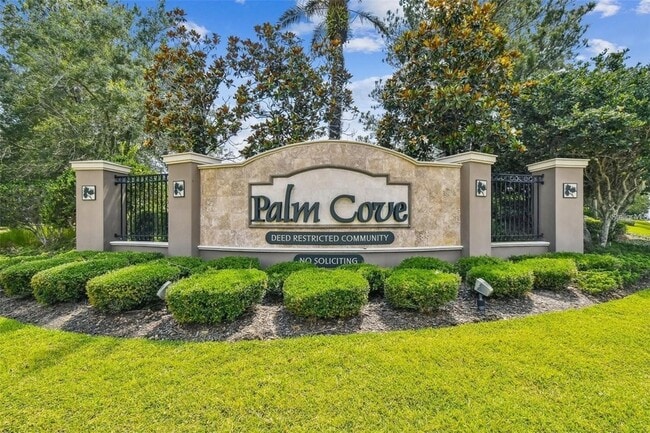 Building Photo - 7346 Crescent Palm Dr