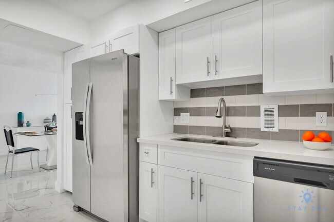Building Photo - 3901 S Ocean Dr