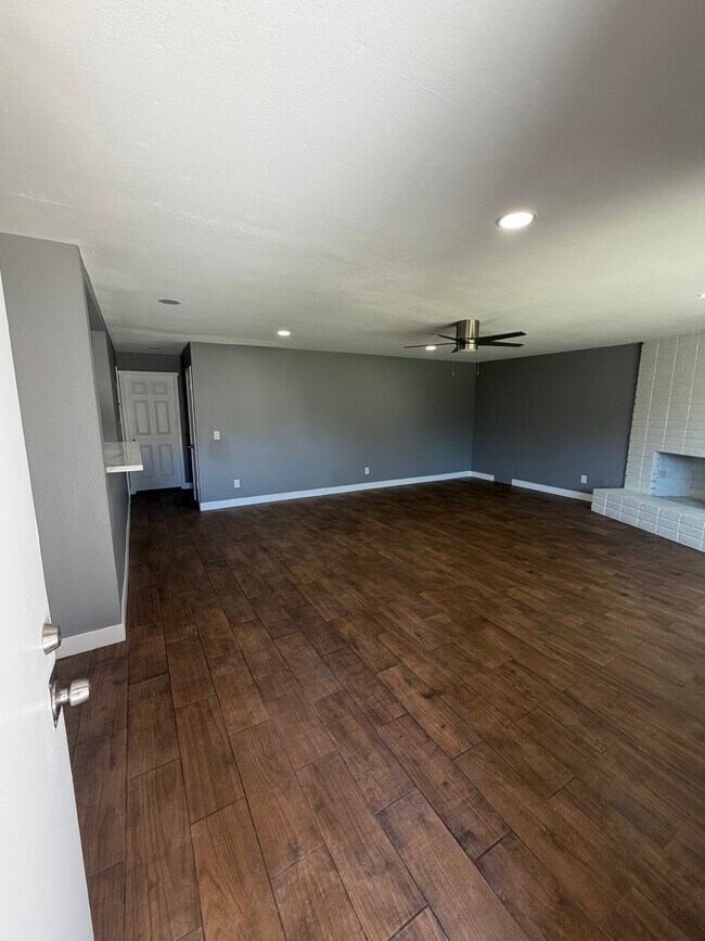 Building Photo - 2580 Hayes Dr