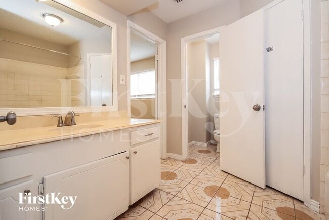Building Photo - 5614 Rivergate Dr