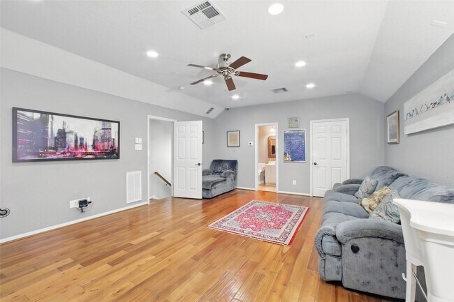 Building Photo - 22 Watermint Pl