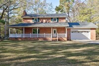 Building Photo - Stunning Home!