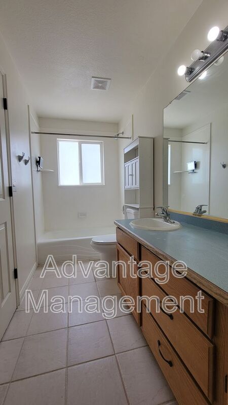Building Photo - 653 N 800 E