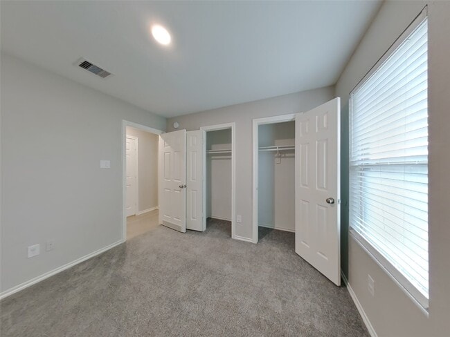 Building Photo - 11151 N Lake Mist Ln