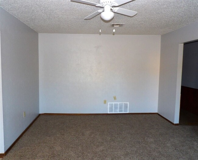 Building Photo - 407 SW Forest Pl