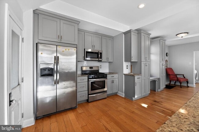 Building Photo - 810 Central Ave