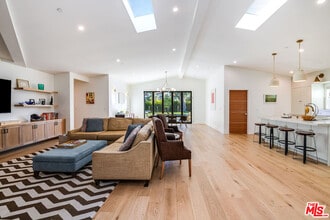 Building Photo - 13542 Valleyheart Dr N