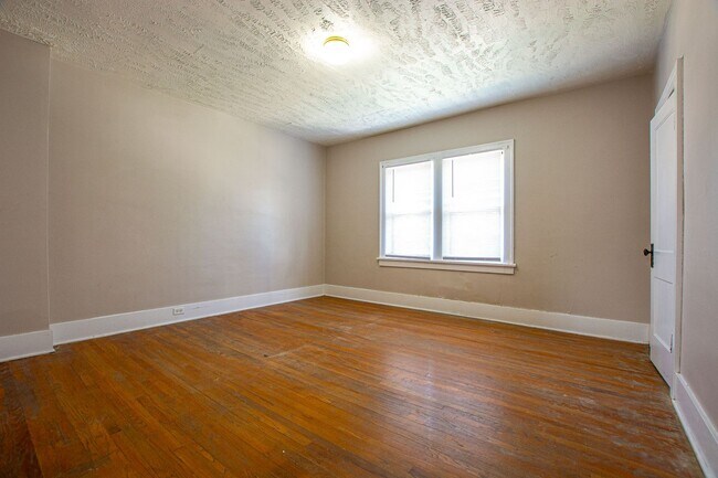 Building Photo - 2202 Wirt St