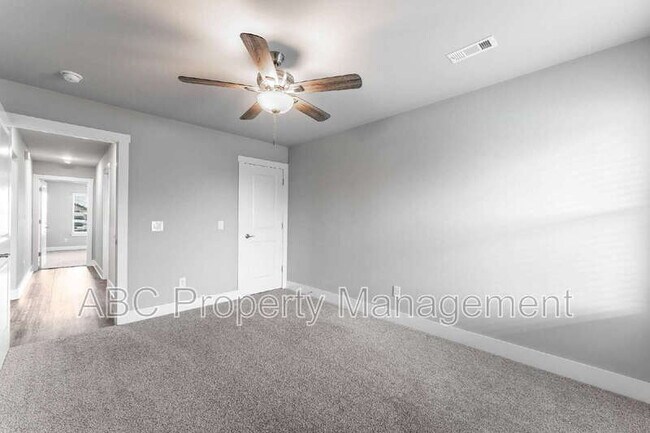 Building Photo - 410 Citation St