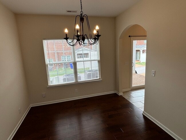 Building Photo - White House townhome available with 1 car ...