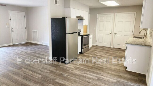 Building Photo - 3814 Meadowcliff Dr