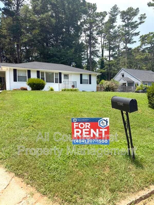 Building Photo - 2101 Holly Hill Dr