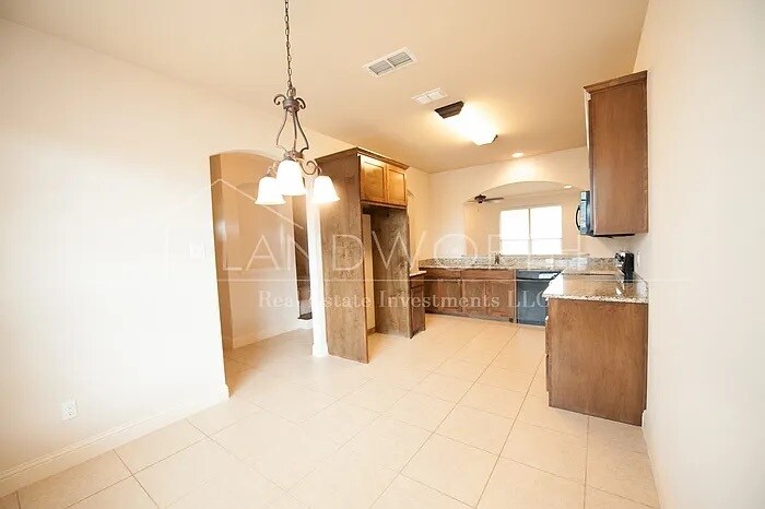 Building Photo - 4620 Angus Dr