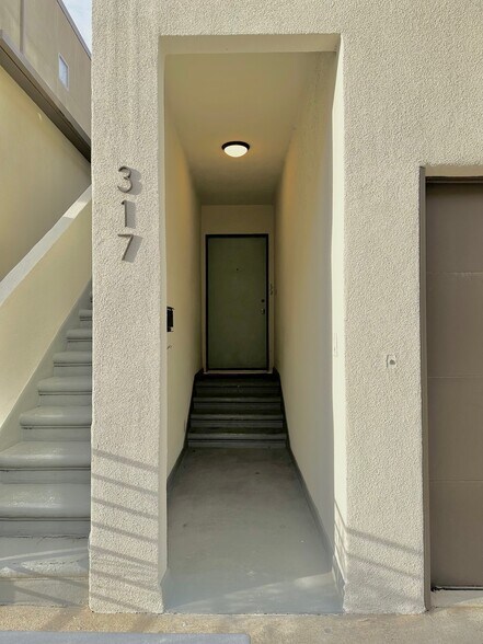 Building Photo - 317 Gull St