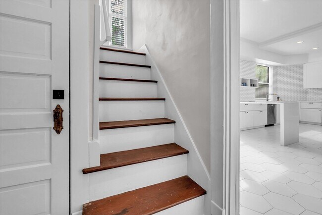 Building Photo - 2031 Central Ave