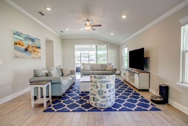 Building Photo - ST. AUGUSTINE HOME FOR RENT!