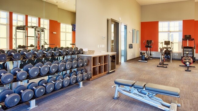 Building Photo - 1605 E County Line Rd