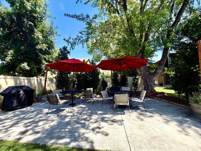 Building Photo - Cozy South Salt Lake 2 Bedroom 1 Bath