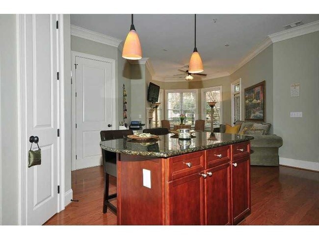 Building Photo - 3635 E Paces Cir