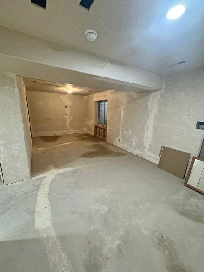 Building Photo - Move-In Special! FREE 50" TV for Qualified Tenants!