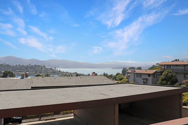 Building Photo - 55 Marinero Cir