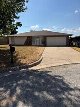 Building Photo - 8617 N Eagle Ln