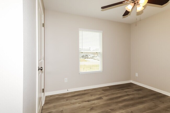Building Photo - 15653 Del Norte Dr