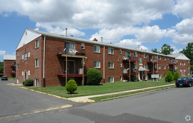 Building Photo - Spruce Manor Apartments