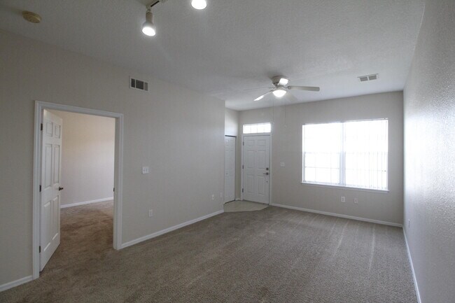Building Photo - 105 Turpial Way