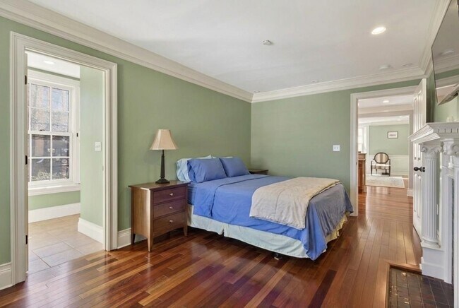 Building Photo - 7 Islington St