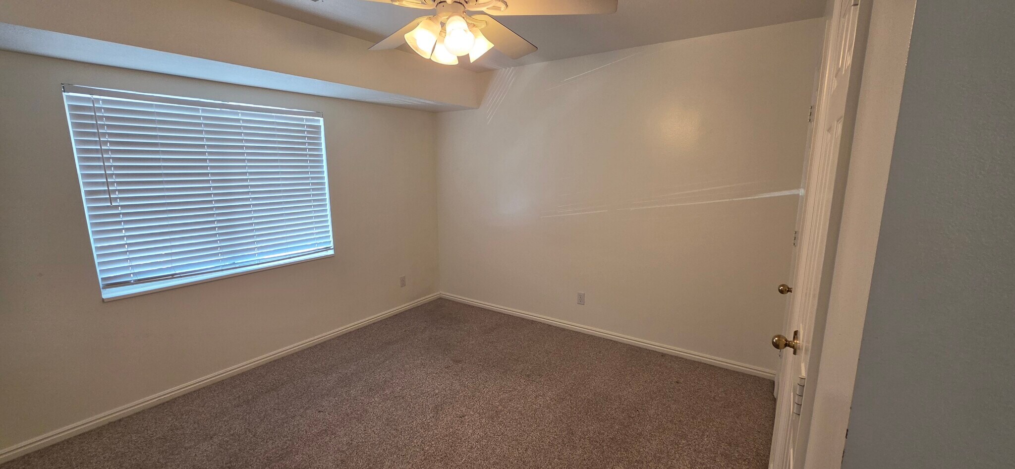Building Photo - 162 N 400 W