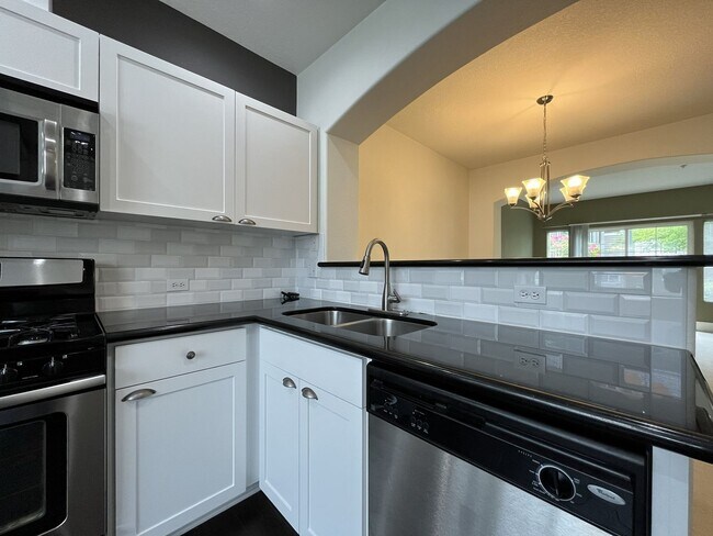 Building Photo - 2 Bedroom 2.5 Bathroom with 2 Tandem Car garage ~ Convenient Cedar Mill Location Near St. Vincent...