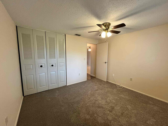 Building Photo - 202 Corkwood Ln