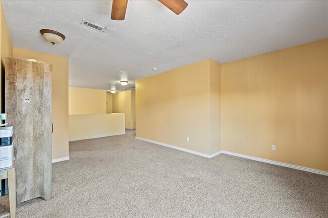 Building Photo - Beautiful & Spacious 4-Bedroom Home with 3...
