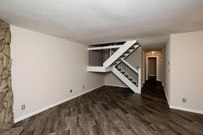Building Photo - 2138 Dogwood Ln