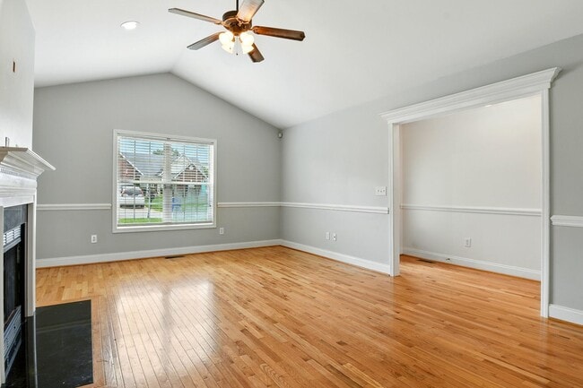 Building Photo - Charming 3BR Brick Home with Private Yard ...