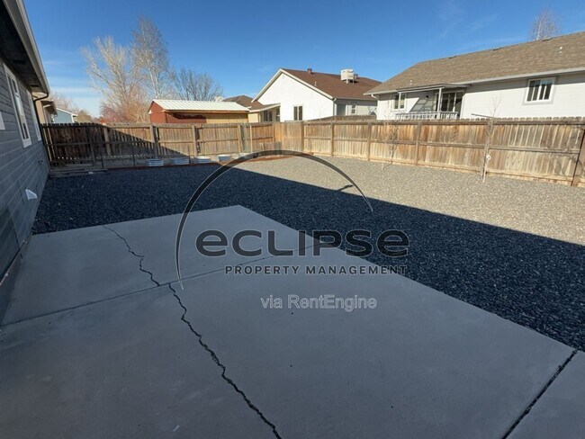 Building Photo - 464 Tara Dr