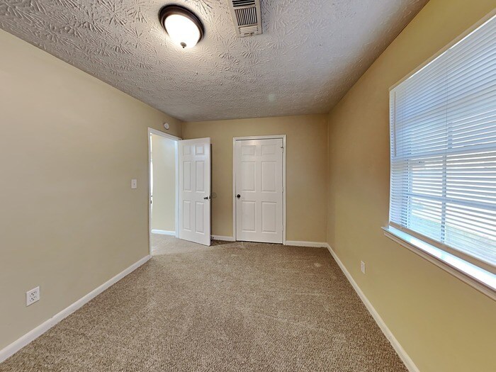 Building Photo - 97 Royce Dr